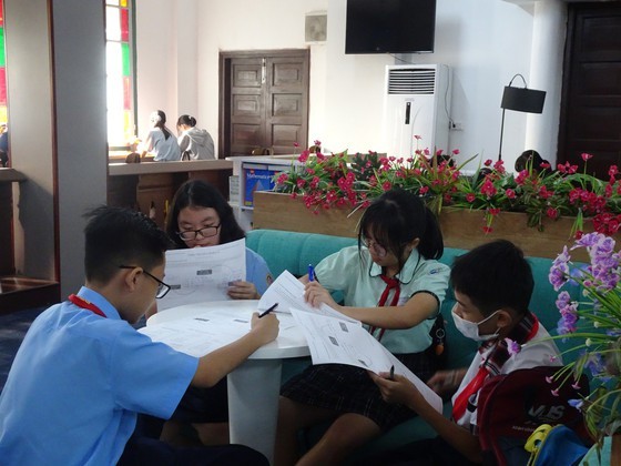 Book festival spreads human values amongst high schoolers ảnh 1