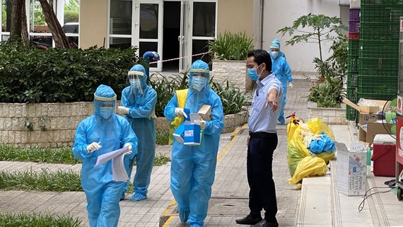 HCMC authorities create zones for coronavirus following two positive cases ảnh 1