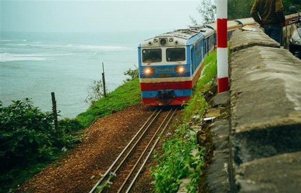 Hai Van pass, the best coast road in central Vietnam ảnh 3