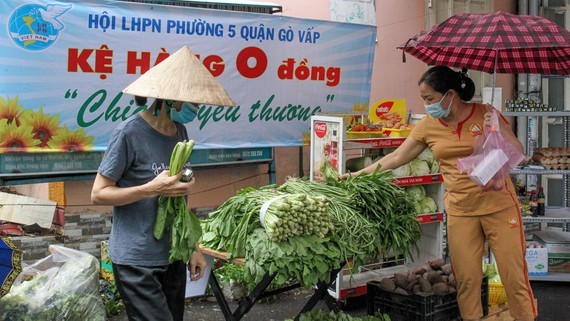 HCMC implements second support package worth US$38 million to Covid-hit people ảnh 1