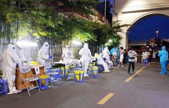 097 campaign expected to battle coronavirus epidemic in HCMC ảnh 1