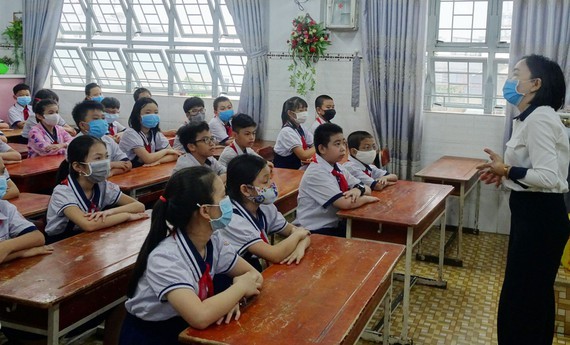 Different enrollment options in HCMC amid Covid-19 epidemic spread ảnh 1