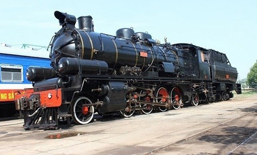 Tourists to have more experience by travelling on trains with steam engines ảnh 1