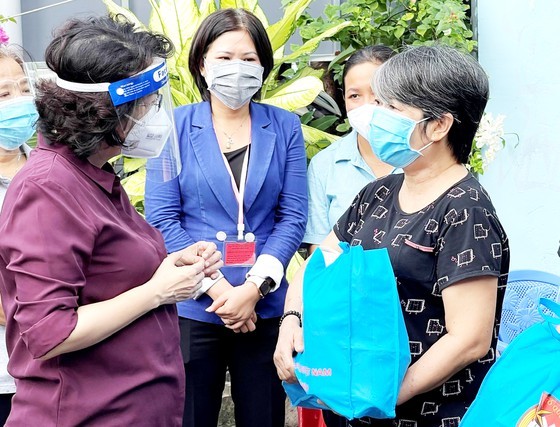 HCMC will deliver aid to all in need: Chairman Nguyen Thanh Phong ảnh 2