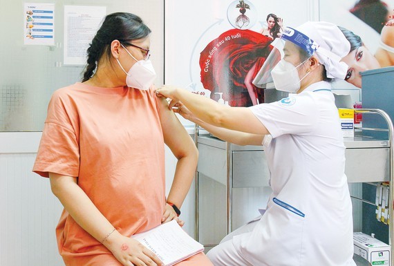 Vaccination on pregnant women: benefit outweighs risks ảnh 1