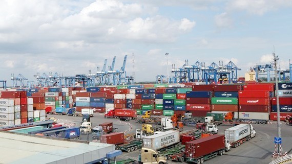Ministries work on draft circular to ease congestion at seaports ảnh 1
