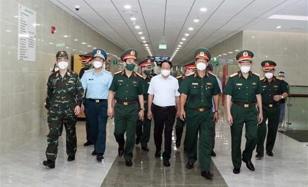 Deputy PM inspects Covid-19 prevention, control at Military Hospital 175 ảnh 1