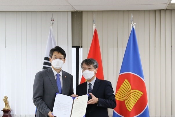 RoK city sends 5,000 Covid-19 rapid test kits to Vietnam's Da Lat ảnh 1
