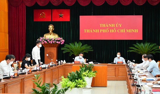 HCMC will relax social distancing if Covid-19 under control: City Party Chief ảnh 1