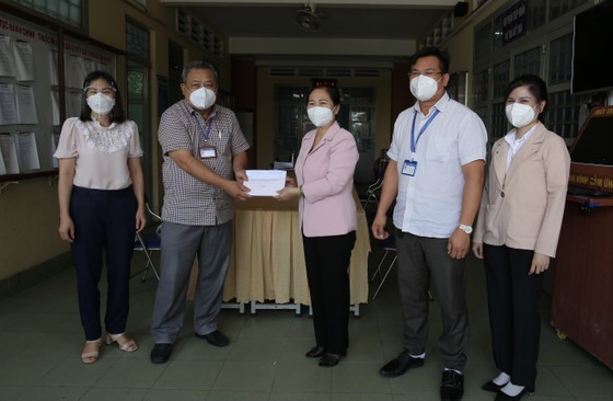 Prime Minister congratulates HCMC's Cu Chi on successful control of Covid-19  ảnh 3