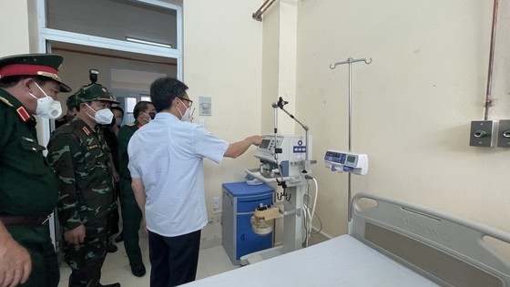 Deputy PM: VN makes efforts to control Covid-19 for students to return to school ảnh 1