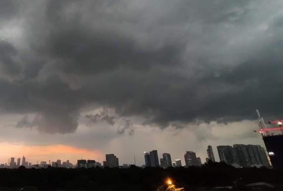 Rains to batter My Dinh Stadium tonight when World Cup match takes place ảnh 1