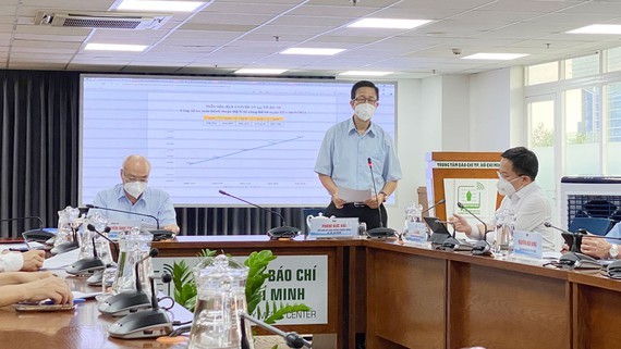 HCMC keeps interval of 8-12 weeks between AstraZeneca first, second dose ảnh 1