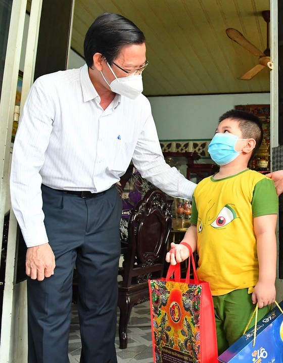 HCMC authorities to have special policies for kids orphaned by Covid-19 ảnh 2