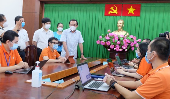 District 7 launches Command Center for Covid-19 prevention, economic recovery ảnh 1