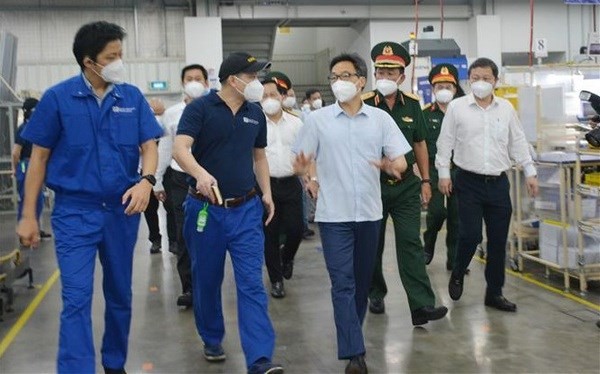 Deputy PM inspects business, production activities in HCMC ảnh 1