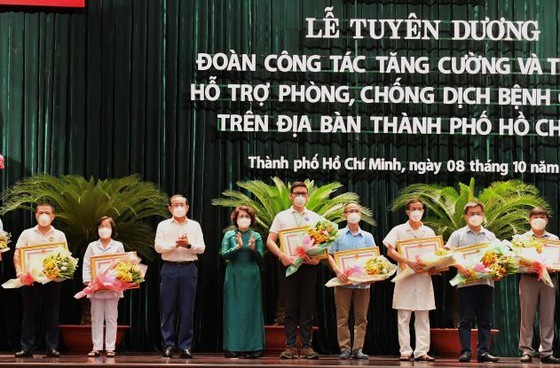 HCMC Party Chief: Change way of living to adapt to new normal ảnh 3