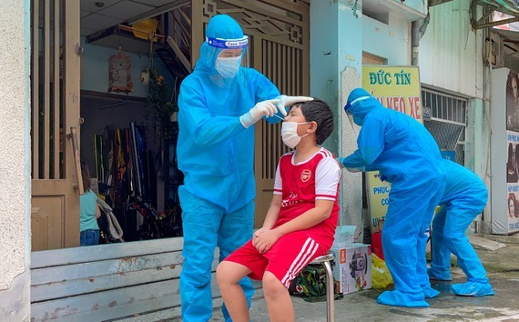 Over 20,000 Covid-19 patients treated at home in HCMC ảnh 1