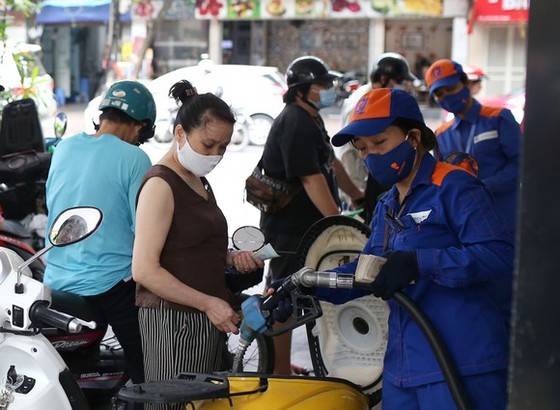 Ministry requires enough supply of petrol for local demand ảnh 1