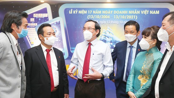 City administrators listen to businesspersons’ opinions for economic recovery ảnh 2