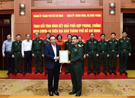 HCMC grateful to soldiers supporting city’s battle against Covid-19 ảnh 4
