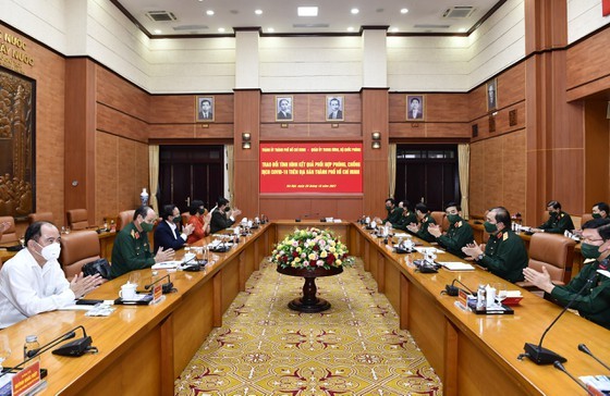 HCMC grateful to soldiers supporting city’s battle against Covid-19 ảnh 6