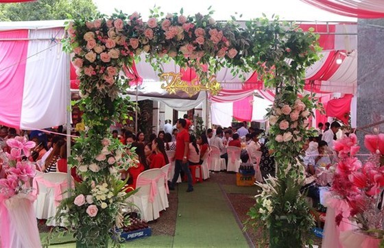 Hanoi raises epidemic alert to level 2, maximum of 30 people at wedding ảnh 1