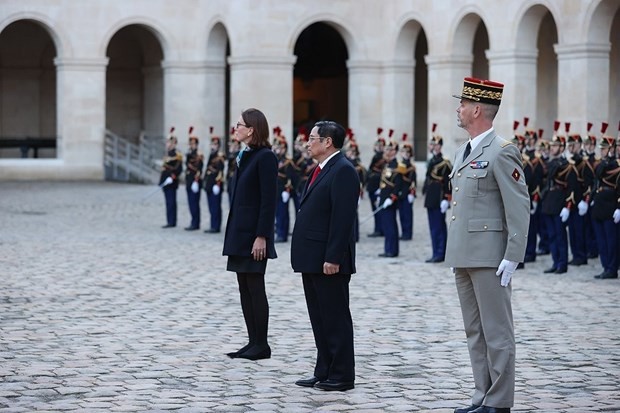 Welcome ceremony for PM Pham Minh Chinh in Paris ảnh 1