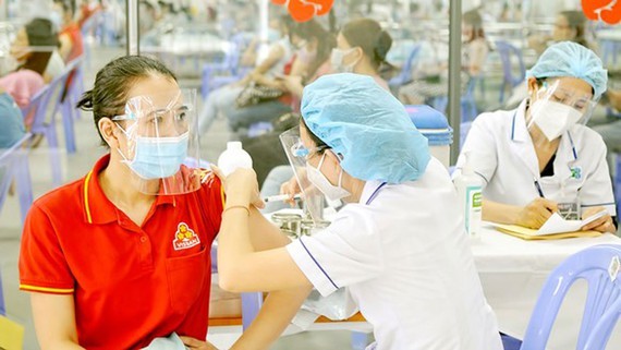 Ministry urges vaccination, leaders held accountable for low vaccine coverage ảnh 1