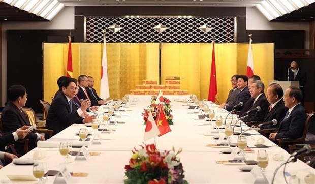 PM meets with former Japanese PM, head of parliamentary friendship alliance ảnh 1