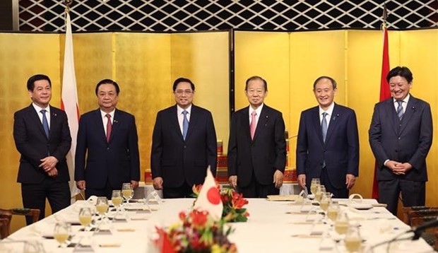 PM meets with former Japanese PM, head of parliamentary friendship alliance ảnh 2