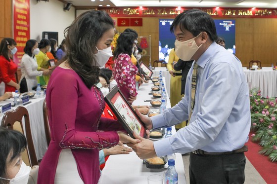 Outstanding teachers extolled at Vo Truong Toan award ceremony ảnh 4