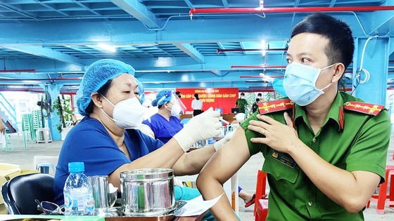 HCMC pays heed to protection of people at risk from Covid-19 ảnh 1
