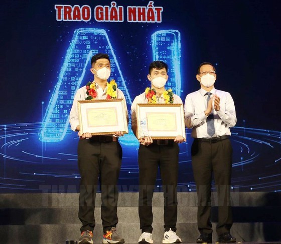 HCMC encourages students to participate in AI application research ảnh 1