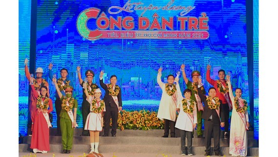 HCMC honors 14 outstanding young citizens in 2021 ảnh 3