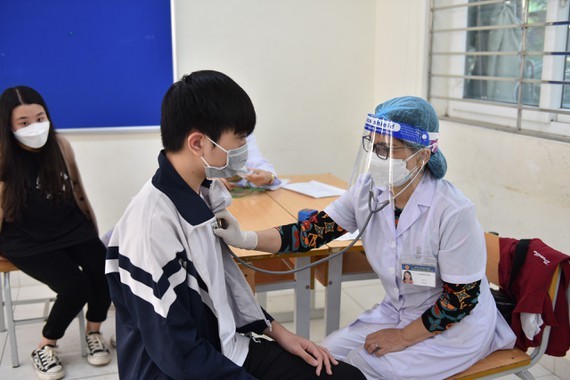 PM requests to finish formalities to buy vaccines for children aged 5-11 ảnh 1