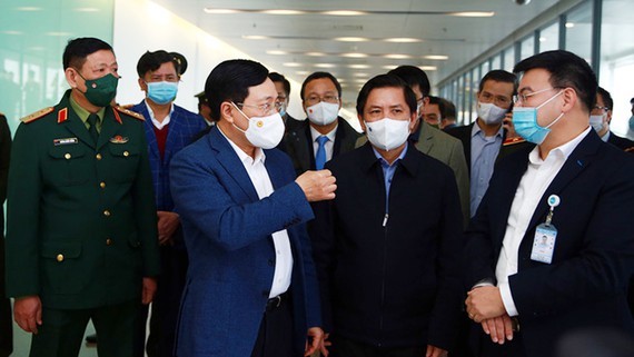 Government has developed a roadmap to reopen int'l flights for economic recovery ảnh 1