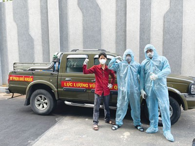 Medical workers in grassroots facilities grow up from pandemic ảnh 1