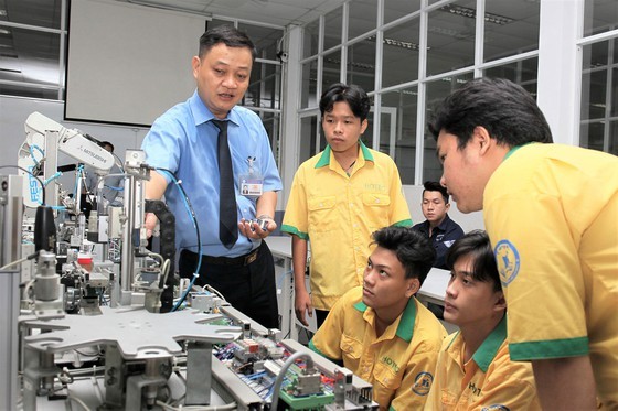 Sci-tech development decisive to national competitiveness ảnh 1