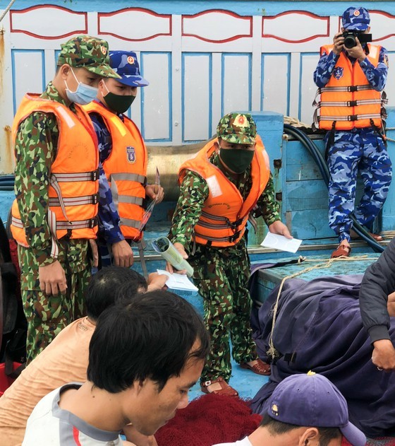 Quang Tri authority promotes information  against IUU fishing in Con Co island ảnh 4