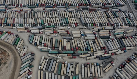 Customs clearance at northern border gates faces difficulties ảnh 1
