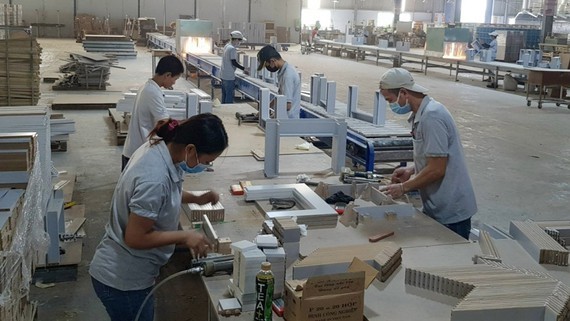 Companies in dire need of unskilled workers ảnh 1