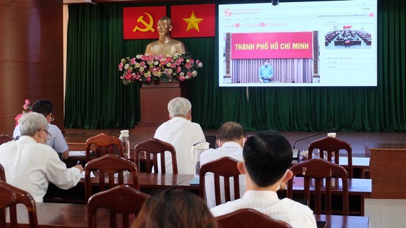 District 7 must take lead in urban administration construction: HCMC Chairman ảnh 1