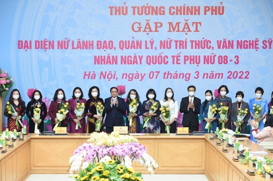 PM urges to revise policies toward better lives for women ảnh 3