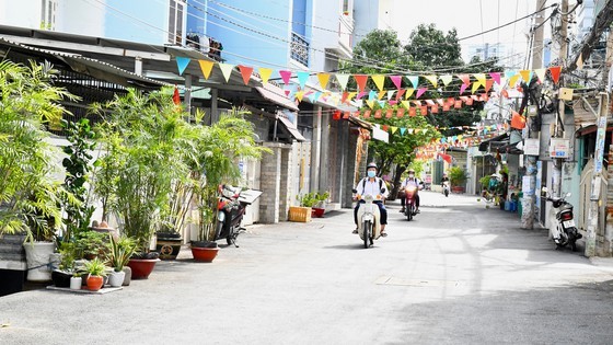 Residents in District 7 contribute land to expand alleys ảnh 4