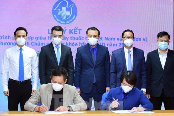 Young doctors provide consultation of post-Covid-19 treatment for 20,000 people  ảnh 1