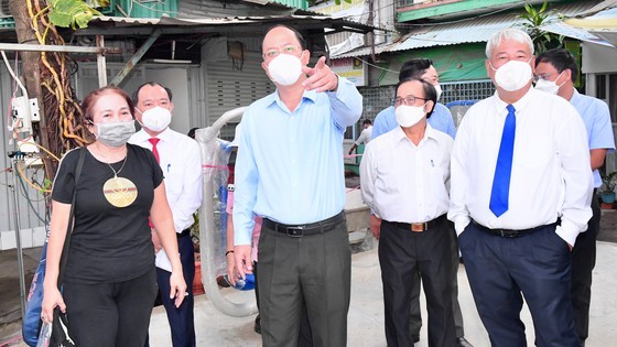 Residents in District 7 contribute land to expand alleys ảnh 3