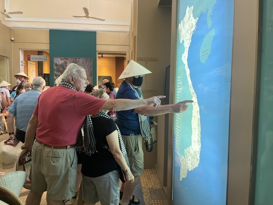 HCMC welcomes 130 American tourists after two-year standstill due to Covid-19 ảnh 3