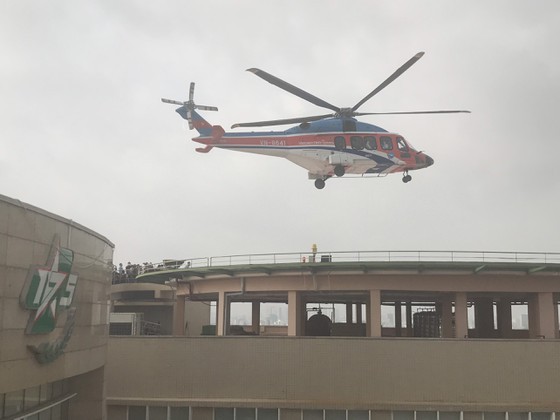 Visitors to HCMC can enjoy scenic citywide helicopter tours from April 30 ảnh 1