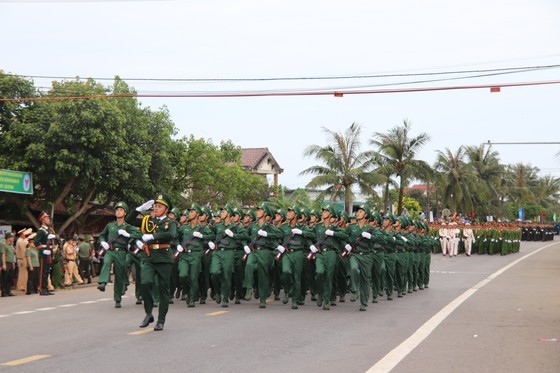 Holiday-makers flock to Central region on long vacations ảnh 5